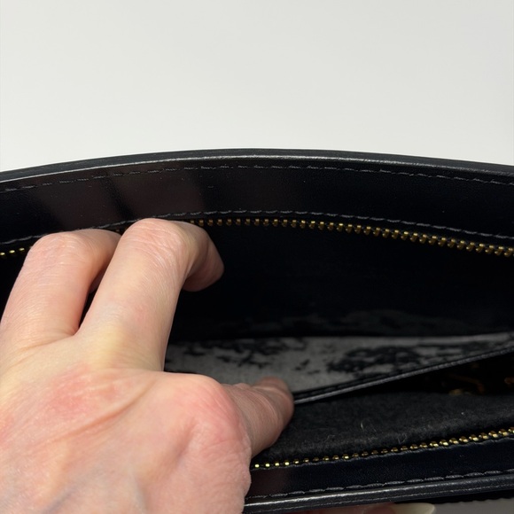 Louis Vuitton Epi Black Leather Clutch EUC SR0988 - Picture 11 of 11